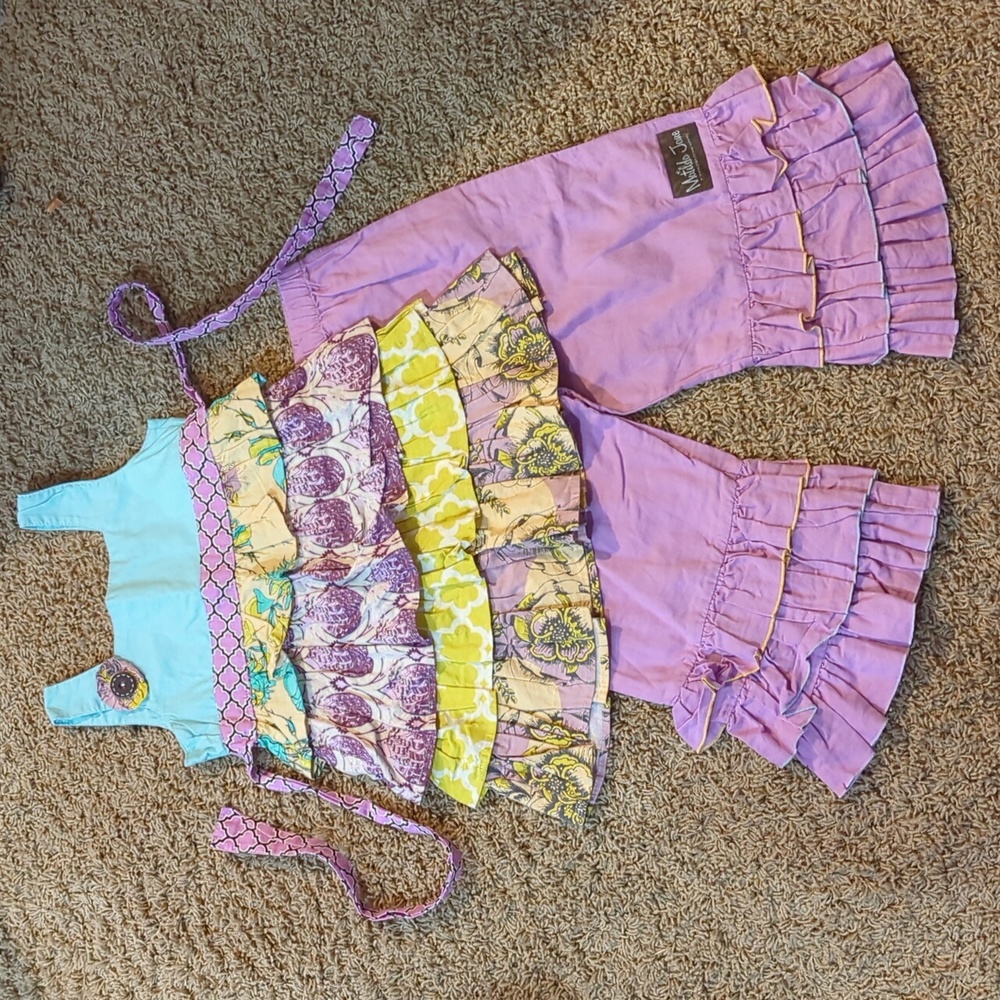 Matilda Jane and Hopscotch Designs, 2 piece set, fits approximately girl size 6.